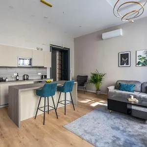  Apartment Luxurious & Spacious In The Kertesz Street